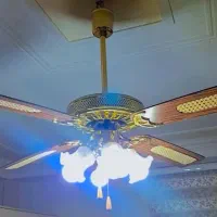 پنکه سقفی چراغ دار چوبی در حد نو
