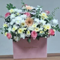 سبد گل طبیعی زیبا و تازه
