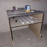 میز نور و فلش دستی