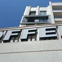 چلنیوم کلمه COFFEE سر در کافی شاپ