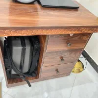 میز کامپیوتر و صندلی چرخی