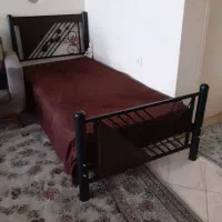 ۱ تخت فلزی