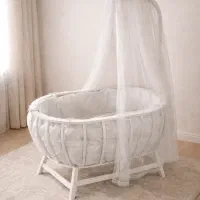 تخت گهواره ای کنار مادر