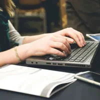 استخدام کاردرمنزل باگوشی بادرآمدمیلیونی