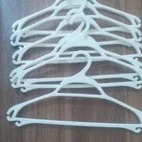 یک دست چوب لباسی