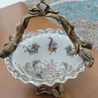 بوفه و ۴ تیکه داخلش