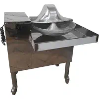 همکار خانم جهت سبزی خردکنی