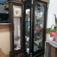 بوفه و ساعت ایستاده و تخت دونفره.