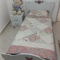 تخت وکیوم  و پاتختی و تشک بسیار عالی