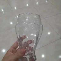 تعدادی پارچ لیوان و شراب خوری