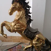 مجسمه اسب