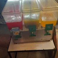 دستگاه شربت سرد کن براس تمیز در حال کار