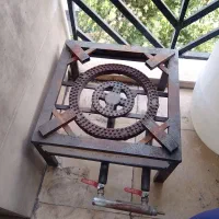 دیگ گلاب گیری و اجاق گاز و بشکه