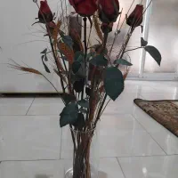 گل رز با گلدان
