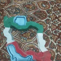 مجسمه ایران با رنگ پرچم ایران