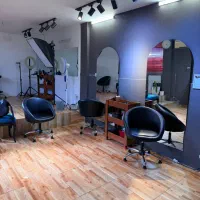 واگذاری سالن زیبایی فعال و نیمه‌تجهیزمناسب آرایشگر