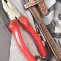 آچار شلاقی و انبر دست