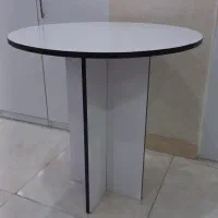 یک عدد میز گرد با قد و قطر ۷۰