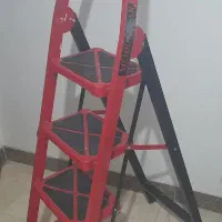 نردبان فلزی ۴ پله تمیز