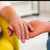 خدمات و نظافت و پرستاری از سالمند