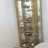 بوفه برنجی و آیینه شمعدان