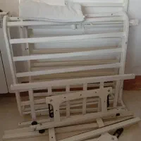 گهواره نوزاد کنار مادر