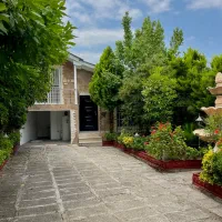 ویلا-نیم-پیلوت-سندششدانگ-حیاط-مشجر-بدون-مشرف