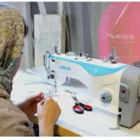 چرخ کار ماهر خانوم خیاطی کارگاه خیاطی