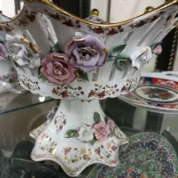 سرویس چای خوری و یک میوه خوری