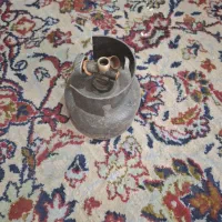 مقداری وسایل ب فروش میرسد