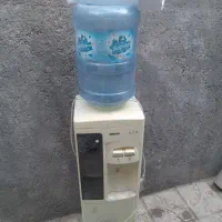 آب سردکن ایستاده