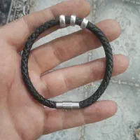 دستبند چرم نقره اون 3 تا نقره هستن