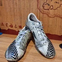 کفش فوتبال استوک اصل نایک سفید رنگ