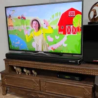 تلویزیون و‌میز tv باهم