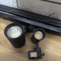 لامپ ، میز و آواژور آویز