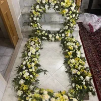 گل دور قبر