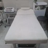 تخت مژه و پوست