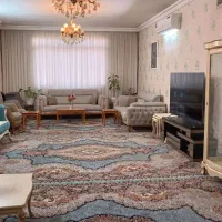 طبقهی اول خوش نقشه و غرق نور
