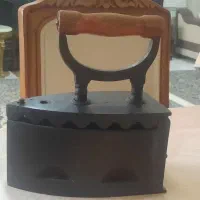 اتو ذغالی قدیمی اصل و همراه چکش فلزی