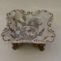 یک جفت زیر سیگاری زیر خا کی