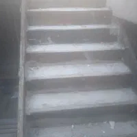 سلام  به یک بنا دیوار چین وا دو کارگر نیازمند یم