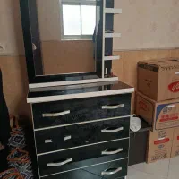 چهار عدد پشتی سالم و تابلو ماشینی و ی دراور