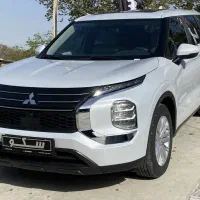 میتسوبیشی اوتلندر 2023