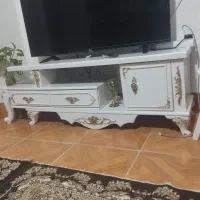 میز تلویزیون نو به علت کمبود جا