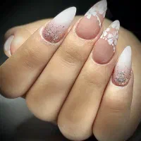 خدمات تخصصی ناخن (کاشت و ترمیم و آموزش )
