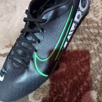 کتونی فوتبال معاوضه با کتونی ساده