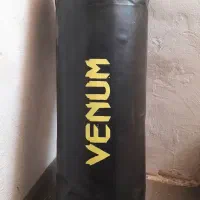کیسه بوکس و دستکش بوکس