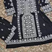 لباس آماده شده، قدش پنج وجب حراج