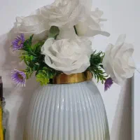گل زیبا و گلدان
