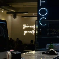 باریستا و کمک اشپز